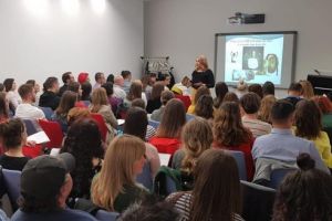 Învaţă să crezi în tine cu ajutorul unui workshop gratuit la Târgu-Mureş