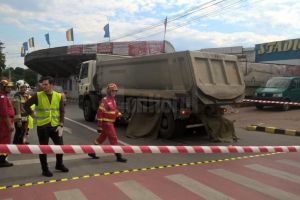 Bătrân călcat de un camion, lângă Primăria Suceava