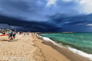Nori infricosatori la Neptun. Ce au vazut turistii care au facut plaja astazi