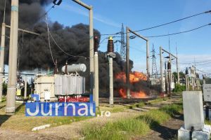 VIDEO-ULTIMĂ ORĂ: Incendiu la un transformator electric din Adjud