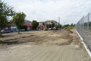 Municipalitatea amenajează un loc de joacă şi un teren de minifotbal pe strada Martin Anderson Nexo (FOTO)