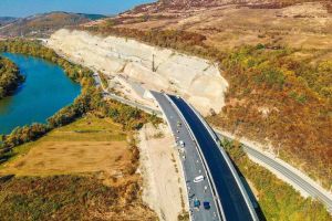 Atac la ministrul Transporturilor – ”Să arate românilor cum va conduce în regim de autostradă de la Sibiu la Nădlac“