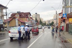 Şoferiţă PERICOL PUBLIC în Piteşti. A trecut pe roşu şi a călcat o femeie!
