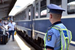 „Afaceri” cu fier vechi în gări din judeţ!