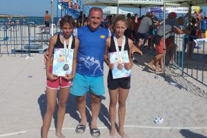 CS Victoria Cumpana a urcat de trei ori pe podium la Campionatul National de lupte pe plaja (galerie foto)