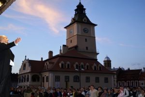 Opera Braşov închide stagiunea cu spectacolul „Fascinaţia Operei”, în Piaţa Sfatului