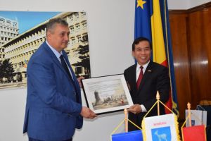 Ambasadorul Republicii Socialiste Vietnam în România, E.S, domnul Dang Tran Phong, a vizitat Judeţul Dâmboviţa