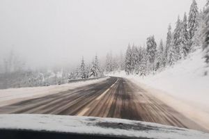 Ninsoare în mijlocul verii! În munţii din judeţul Maramureş a căzut prima zăpadă