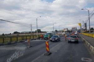 Podul de la Bazar va fi deschis circulaţiei pe patru benzi de la începutul săptămânii viitoare