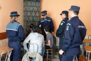 Absenteismul în şcolile Sibiului – Cât de des au chiulit elevii de la ore în anul şcolar trecut