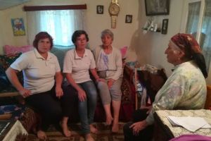 Soluţia găsită de autorităţile dintr-o comună pentru bătrânii săraci şi singuri. Oamenii sunt îngrijiţi gratuit