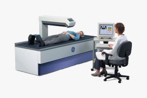 EXCLUSIV Veşti bune pentru sibiencele aflate la menopauză: vor putea face analize gratuite de Osteoporoză în Spitalul Judeţean