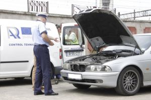 Poliţia, cu ochii pe maşinile defecte. Mai mulţi şoferi s-au ales cu sancţiuni