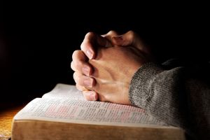 Măicuţă de la o mănăstire din Galaţi, arestată preventiv pentru înşelăciune