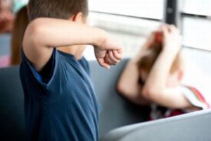 Copil bătut cu bestialitate de alţi copii. E cumplit tot ce s-a întâmplat (video)