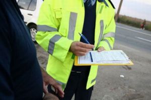 În 24 de ore poliţiştii au aplicat amenzi de peste 67.000. În plus, au reţinut cinci permise de conducere
