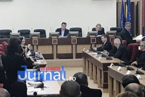 Oprişan se suceşte şi anunţă că le dă diplome celor doi focşăneni pe care a refuzat să-i facă cetăţeni de onoare