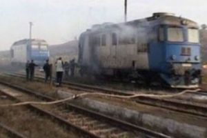 O locomotivă a luat foc în Triaj