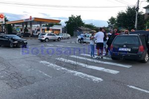FOTO Accident în intersecţia de la Rompetrol. Două victime transportate la spital