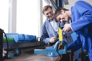 AJOFM Alba: Angajatorul care încheie un contract de ucenicie beneficiază, la cerere, de 1.125 de lei pe lună. Cine poate fi încadrat ca ucenic. Precizări legate de modificările aduse legii