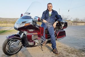 Săracii politicieni bogaţi