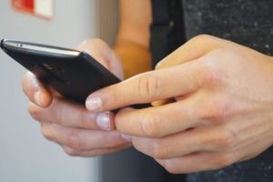 Cetaţenii municipiului Codlea vor putea sesiza urgenţele din oraş prin WhatsApp