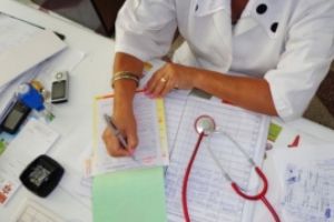 Medicii de familie DENUNȚĂ HAOSUL din sănătate după BLOCAJUL de la CNAS: 'De la 1 iulie e jale. Nu merge, ţinem pacienţii cu orele'