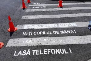 FOTO: Zebrele din Focşani, inscripţionate cu mesaje preventive de impact