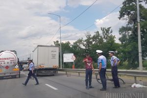 Accident la intrarea în Oradea, pe Calea Aradului. Un biciclist a ajuns la spital cu abdomenul spintecat (FOTO)