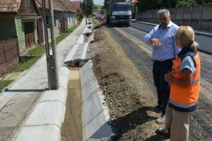 FOTO: Investiţii de mare amploare în Sângeorgiu de Mureş. Cea de-a zecea stradă se modernizează în acest an!