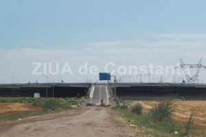 Singurul sens giratoriu suspendat peste o autostrada din Romania este la Constanta, dar e aproape inutil (galerie foto + video)