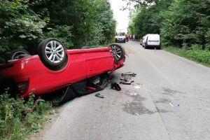 Doi şoferi din Dâmboviţa s-au ciocnit pe un drum din Giurgiu. SMURD a preluat un rănit