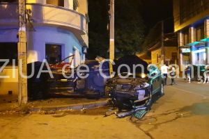 Accidente rutiere grave, in Constanta, pe aceeasi strada. Doua victime, dintre care una incarcerata. O masina rasturnata
