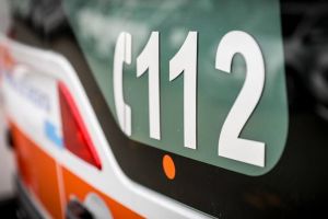 Bebeluş născut în ambulanţă de o tânără de 17 ani din Botoşani