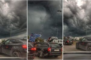 FOTO. Imagini APOCALIPTICE surprinse joi seara la Alba Iulia. Norii negri au năvălit deasupra oraşului