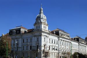 Primăria a pus „tunurile” pe Palatul Cenad: Proprietarii apartamentelor „riscă sesizări penale”