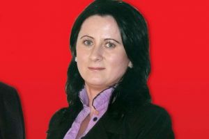 Primăriţă cu tupeu: Demisă din funcţie, ex-primăriţa din Uileacu de Beiuş conduce din umbră