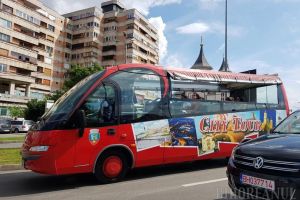 Cum circulă autobuzul de agrement şi tramvaiul de epocă, în Oradea