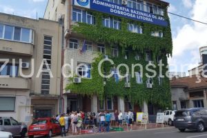 Protest in fata sediului ABADL din Constanta. Ce nemultumiri au protestatarii (galerie foto)