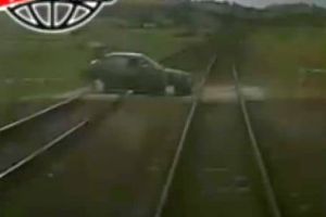 Video ȘOCANT: Accidentul feroviar cu doi morţi a fost filmat. O cameră video a surprins momentul impactului