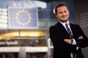 VIDEO FOTO – Europarlamentarul sibian Nicu Ştefănuţă promite sprijin pentru viitorul spital