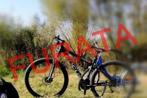 Bicicletă furată din zona Braytim, din Timişoara. Hoţii au lăsat în urmă lanţul tăiat