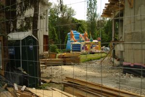 Lucrările de extindere a Universităţii Sapientia sunt ilegale. Biserica – monument istoric din Miercurea Ciuc trebuie protejată