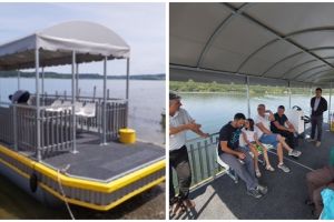 Catamaran cu motor electric – lansat pe Lacul Surduc. Ambarcaţiunea transportă turiştii gratuit