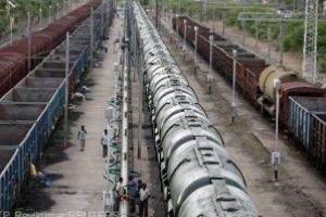 India – Primele 50 de vagoane cu apa au ajuns in orasul Chennai, afectat de seceta