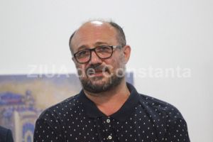 De vorba cu maestrul gravurii romanesti Florin Stoiciu, despre viitorii artisti:  Ca mentor, daca nu esti atent la fiecare, risti sa distrugi niste generatii si, eventual, sa nu mai ai un alt Brancusi“ (document)