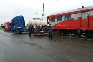 Număr îngrijorător de accidente cu maşini lovite de tren