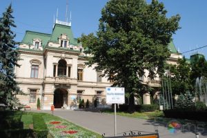 Vizită la Palatul Roznovanu a elevilor incluşi în proiectul ROSE