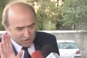 Disperat ca va fi dat afara si din Universitate, Tudorel minte sfidator. Este contrazis chiar de site-ul Ministerului Justitiei