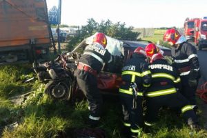 Accident rutier la iesire din Garoafa. Un tir a patruns pe contrasens